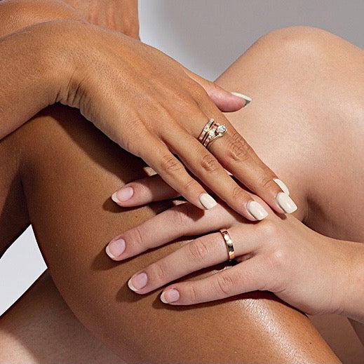 models with diamond rings on hand